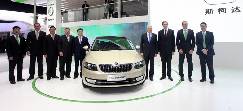 Шкода китай. Шкода на китайском. Китайские кроссоверы smoda. Skoda octavia china. Китаец под шкоду.